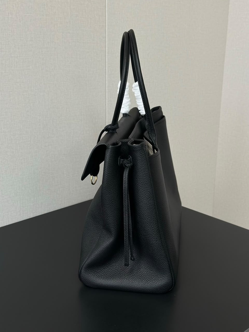 Bolsa Chanel  Chanel Large Tote Black Ferragens douradas .