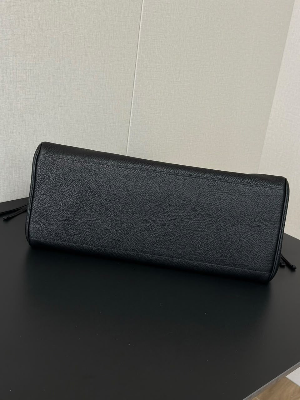 Bolsa Chanel  Chanel Large Tote Black Ferragens douradas .