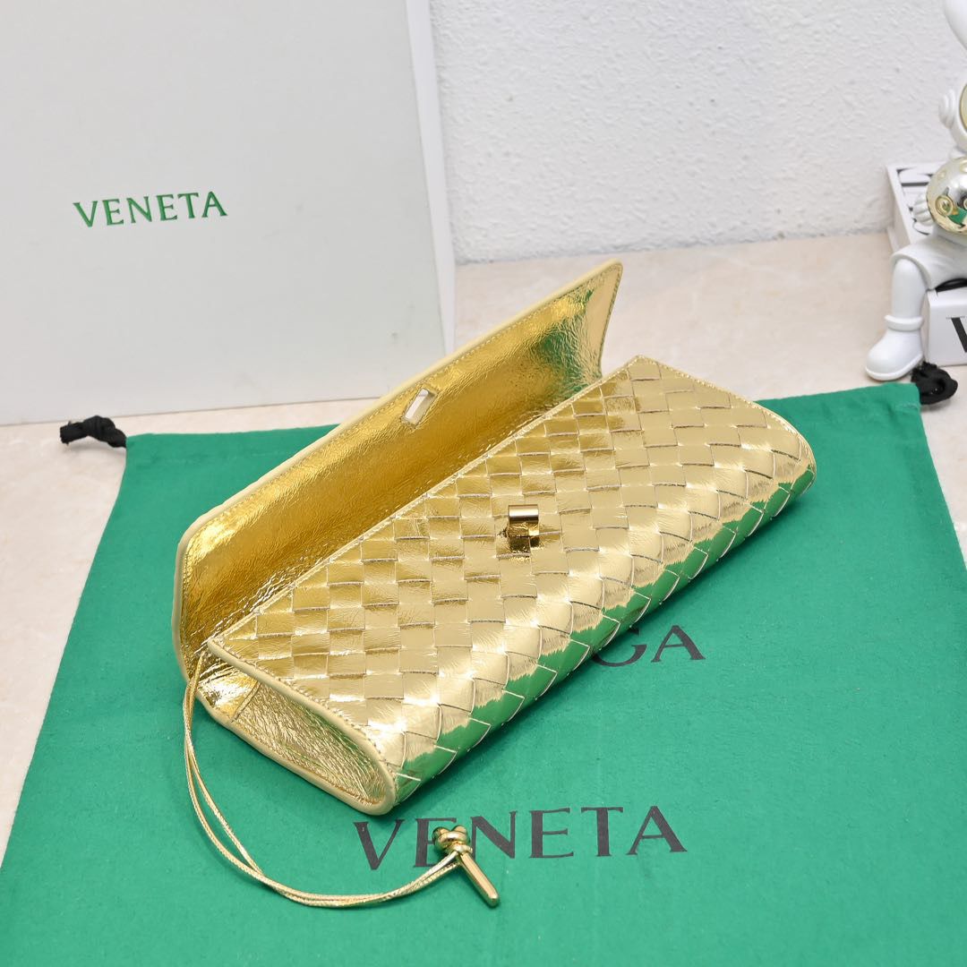 Bolsa Clutch Andiamo Champagne gold Bottega Veneta .