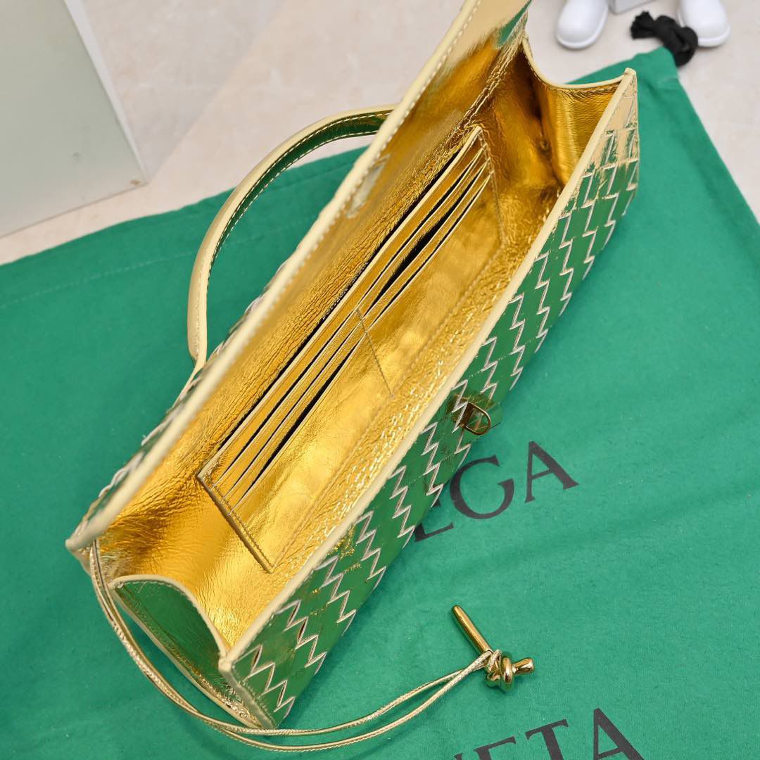Bolsa Clutch Andiamo Champagne gold Bottega Veneta .