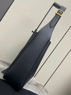 Bolsa maleável LE 5 À 7  em couro liso Preta .