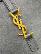 Bolsa maleável LE 5 À 7  em couro liso Preta .