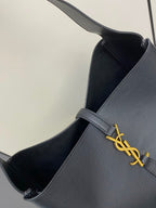 Bolsa maleável LE 5 À 7  em couro liso Preta .