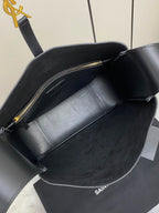 Bolsa maleável LE 5 À 7  em couro liso Preta .