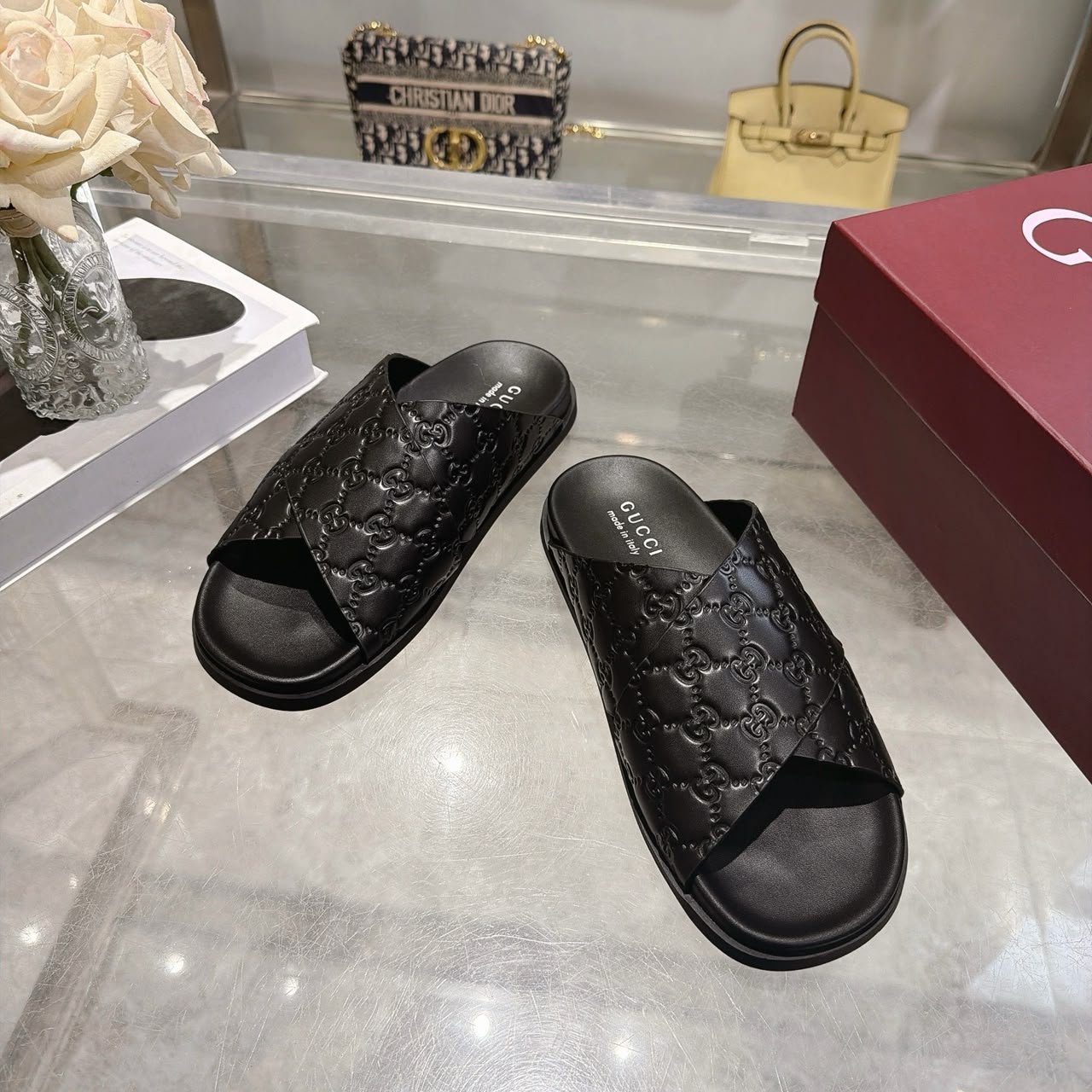 Sandália Gucci Slide com Estampa GG