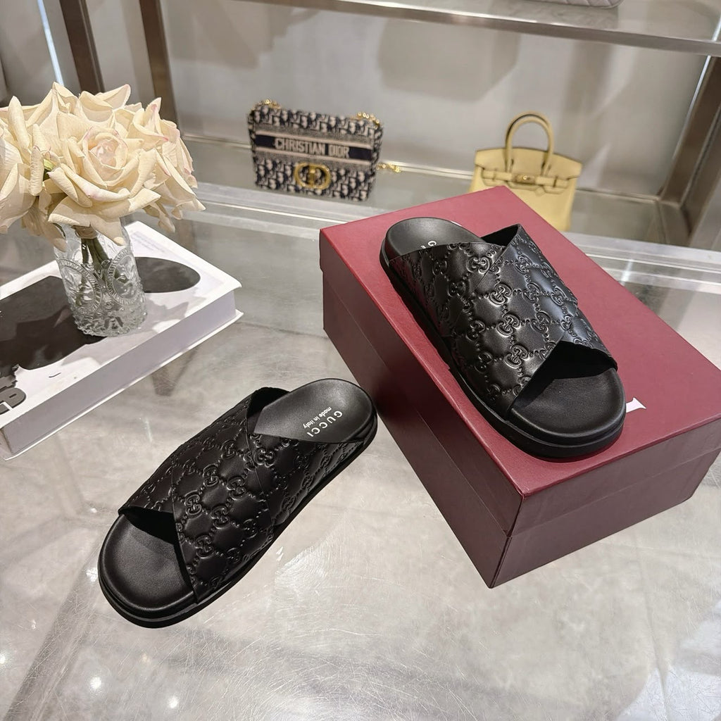 Sandália Gucci Slide com Estampa GG