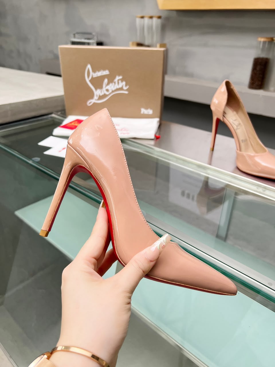 Christian Louboutin Kate nude .