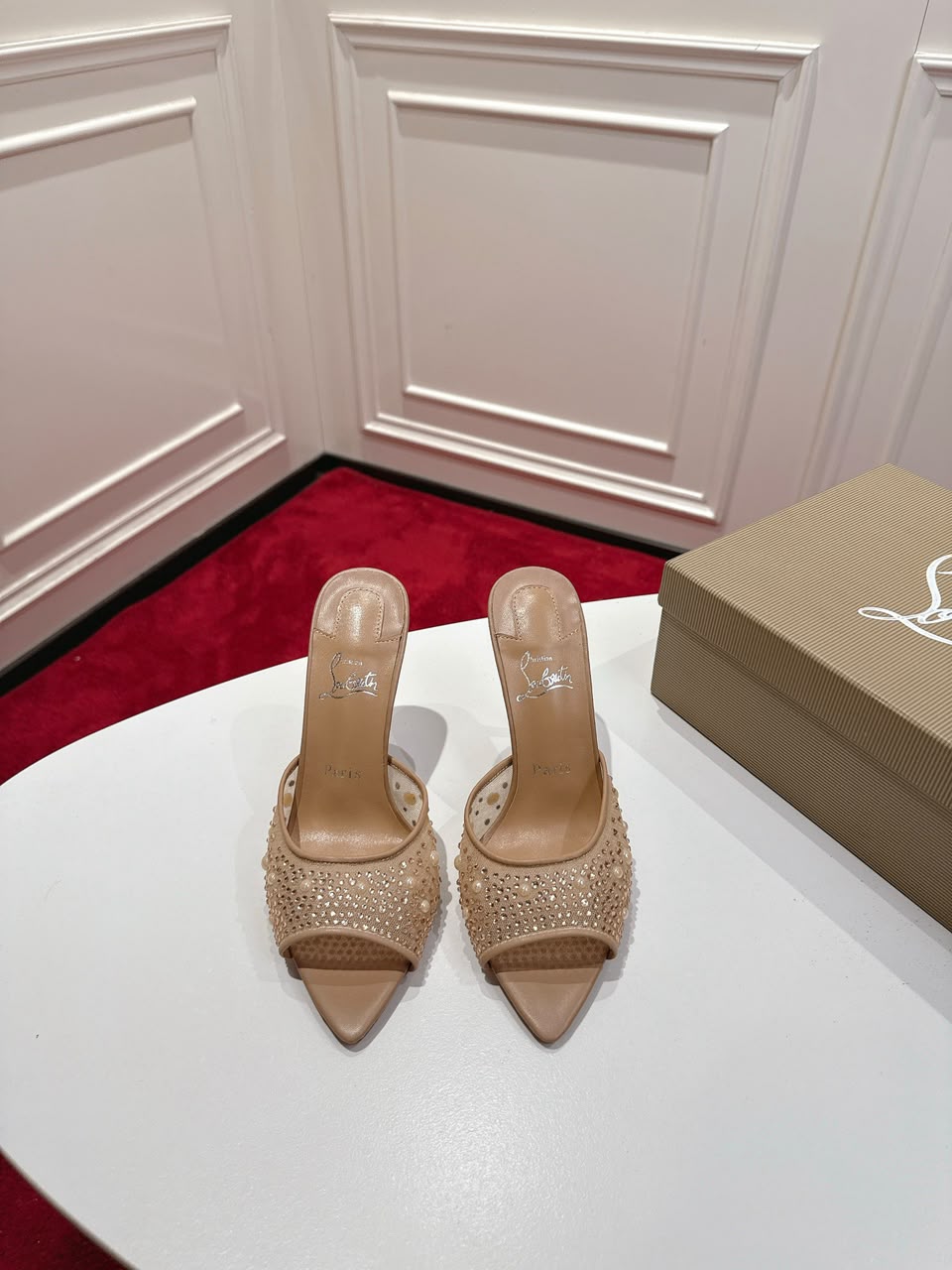 Christian Louboutin Miss Z Degrastrass Perla nude .