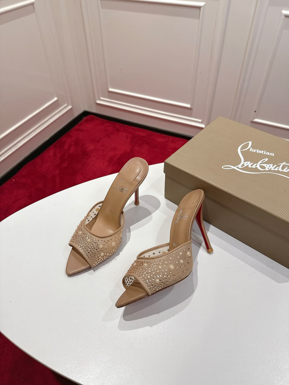 Christian Louboutin Miss Z Degrastrass Perla nude .