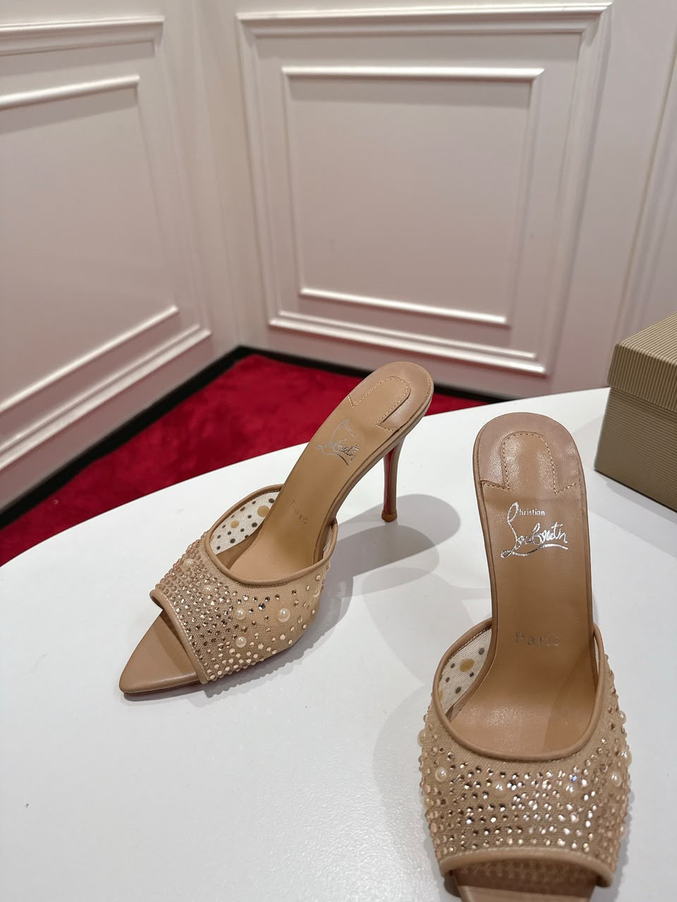 Christian Louboutin Miss Z Degrastrass Perla nude .