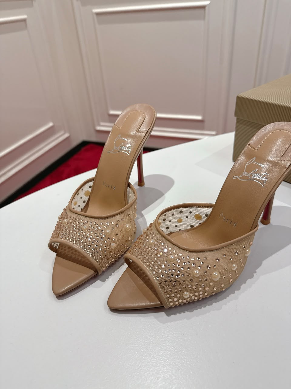 Christian Louboutin Miss Z Degrastrass Perla nude .