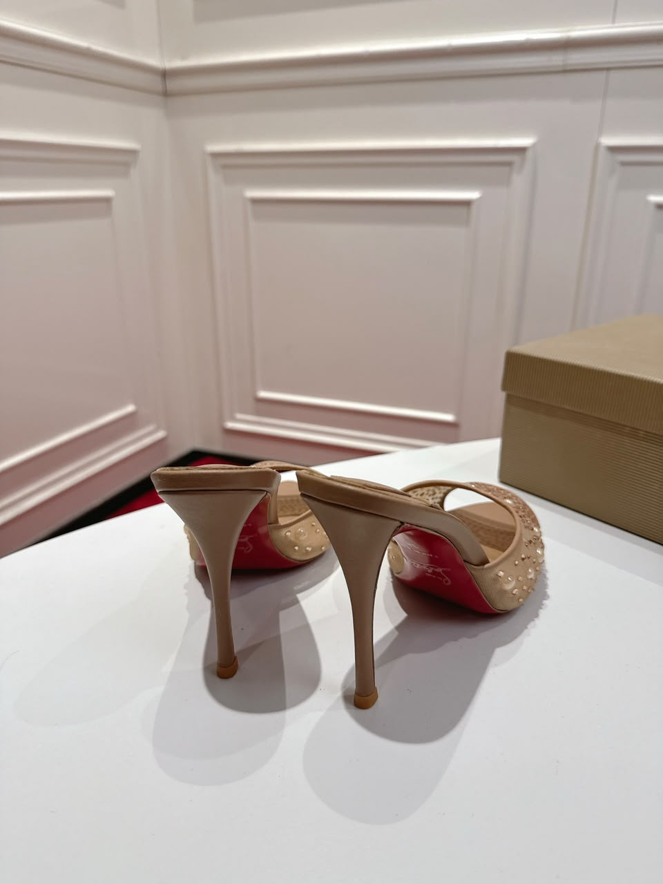 Christian Louboutin Miss Z Degrastrass Perla nude .