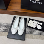 Chanel - Sapatilhas all  White.