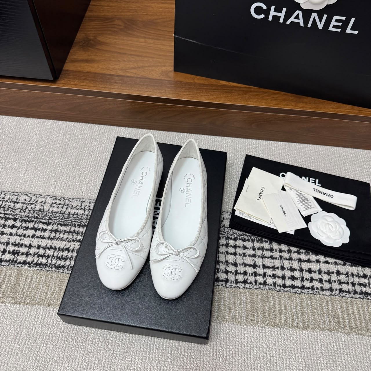 Chanel - Sapatilhas all  White.