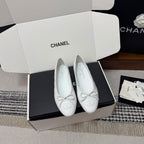 Chanel - Sapatilhas all  White.