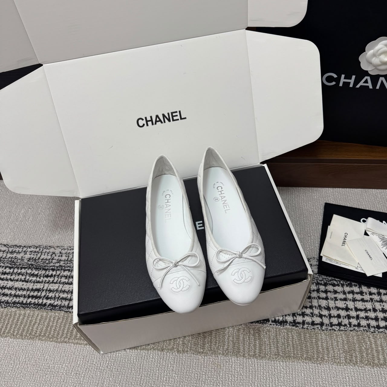 Chanel - Sapatilhas all  White.