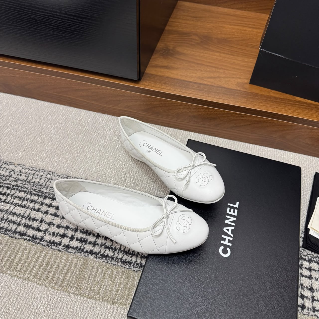 Chanel - Sapatilhas all  White.