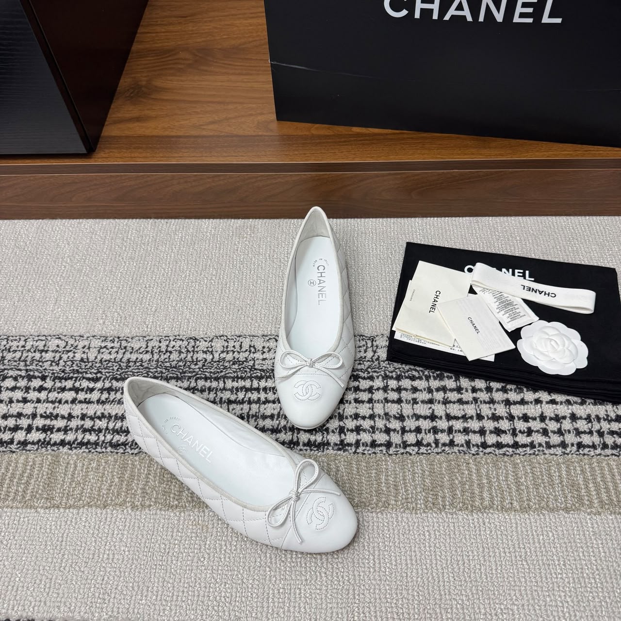 Chanel - Sapatilhas all  White.