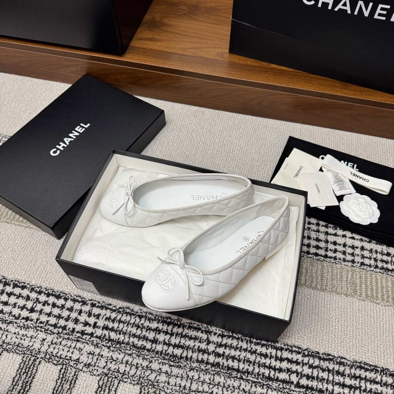 Chanel - Sapatilhas all  White.