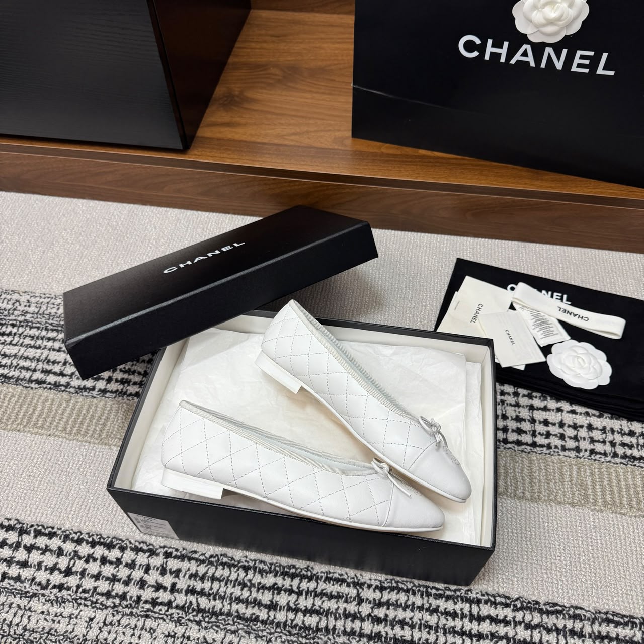 Chanel - Sapatilhas all  White.