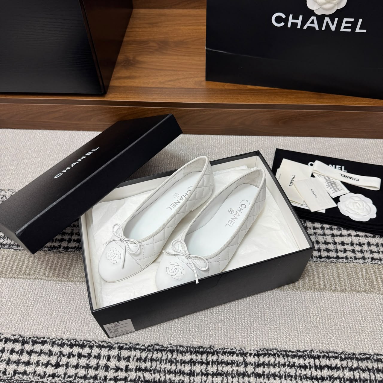 Chanel - Sapatilhas all  White.