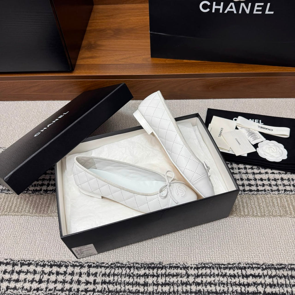 Chanel - Sapatilhas all  White.