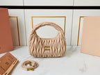 BOLSA Miu Miu Wander Matelasse Nappa Leather Hobo Bag Pink .