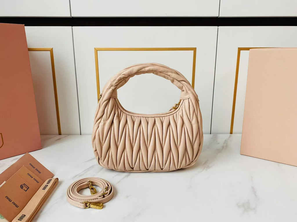 BOLSA Miu Miu Wander Matelasse Nappa Leather Hobo Bag Pink .