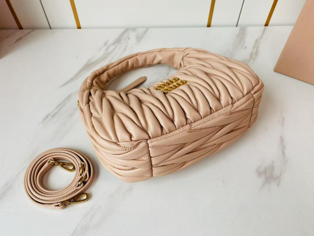 BOLSA Miu Miu Wander Matelasse Nappa Leather Hobo Bag Pink .