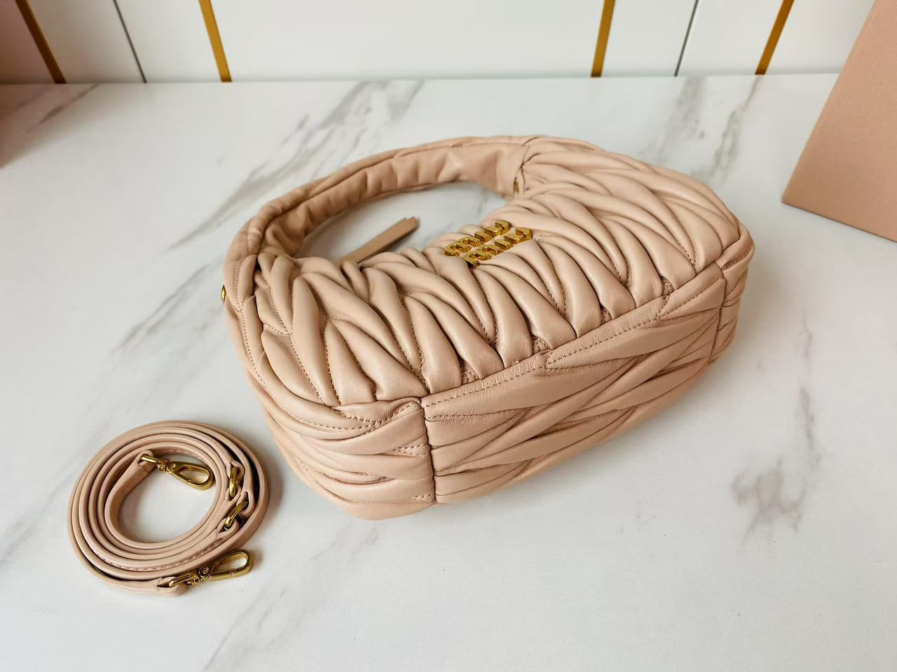 BOLSA Miu Miu Wander Matelasse Nappa Leather Hobo Bag Pink .