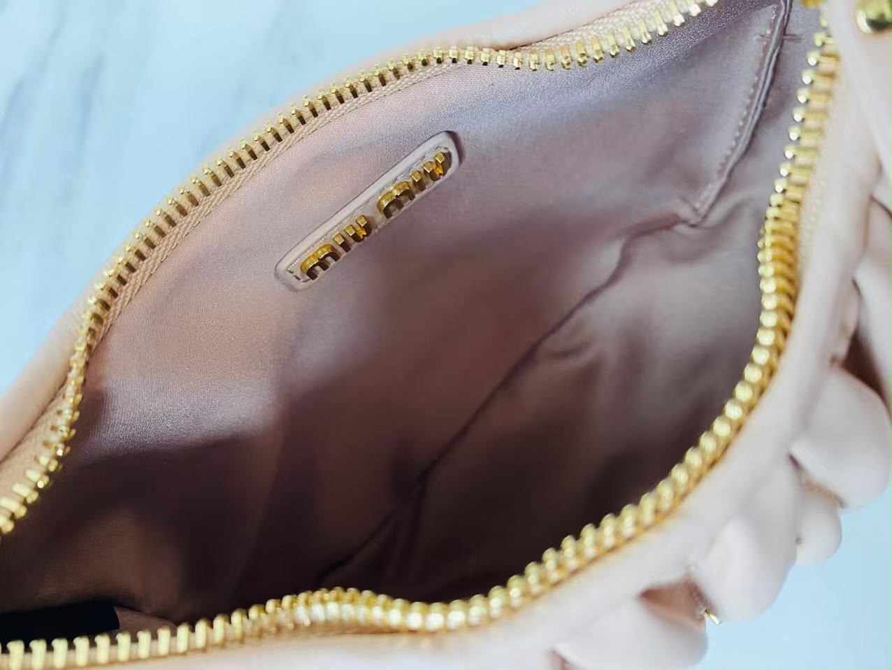 BOLSA Miu Miu Wander Matelasse Nappa Leather Hobo Bag Pink .