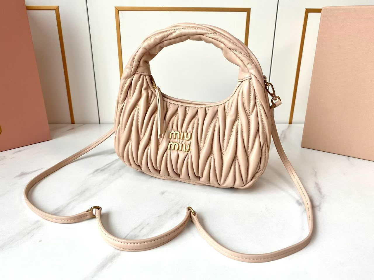 BOLSA Miu Miu Wander Matelasse Nappa Leather Hobo Bag Pink .