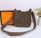 Bolsa Hermes Evelyne III Brown 29cm .