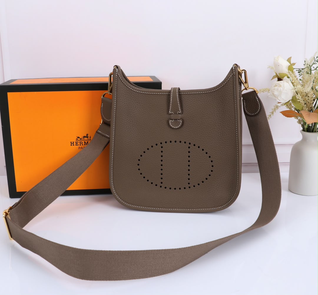 Bolsa Hermes Evelyne III Brown 29cm .