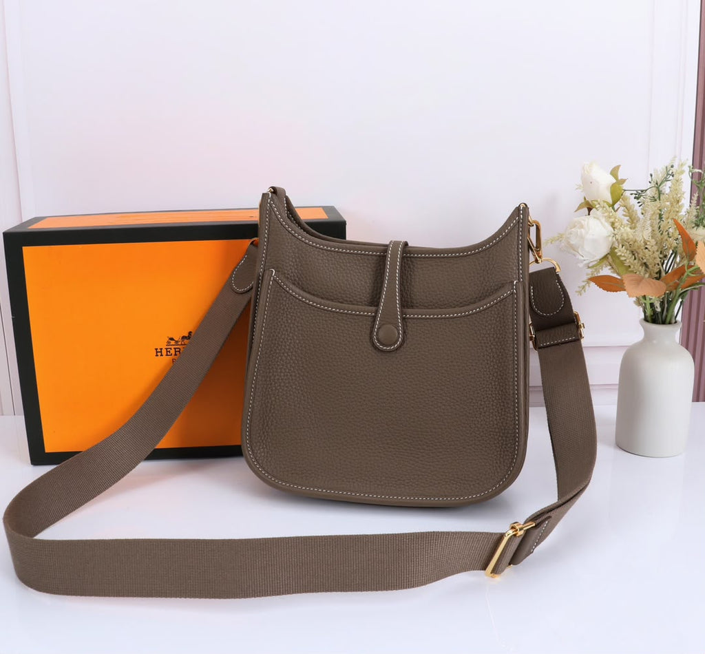 Bolsa Hermes Evelyne III Brown 29cm .