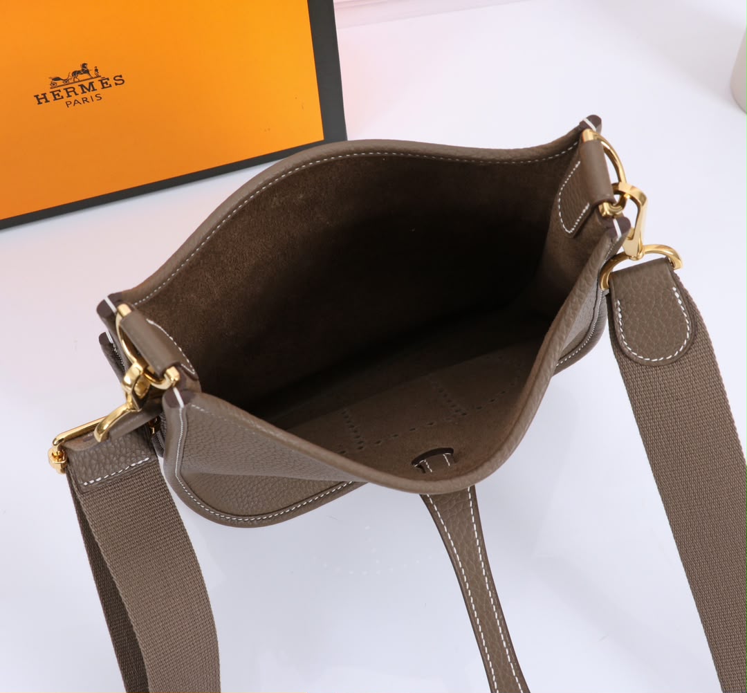 Bolsa Hermes Evelyne III Brown 29cm .