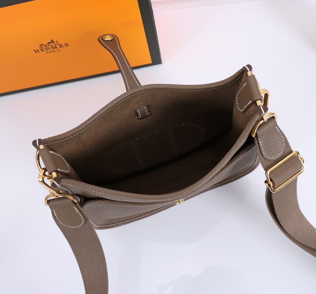Bolsa Hermes Evelyne III Brown 29cm .