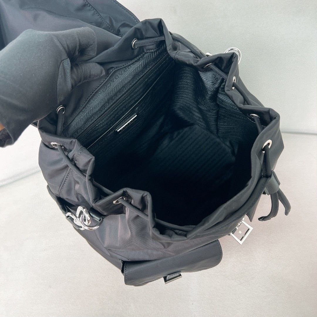 Mochila Prada Re-Nylon Black .