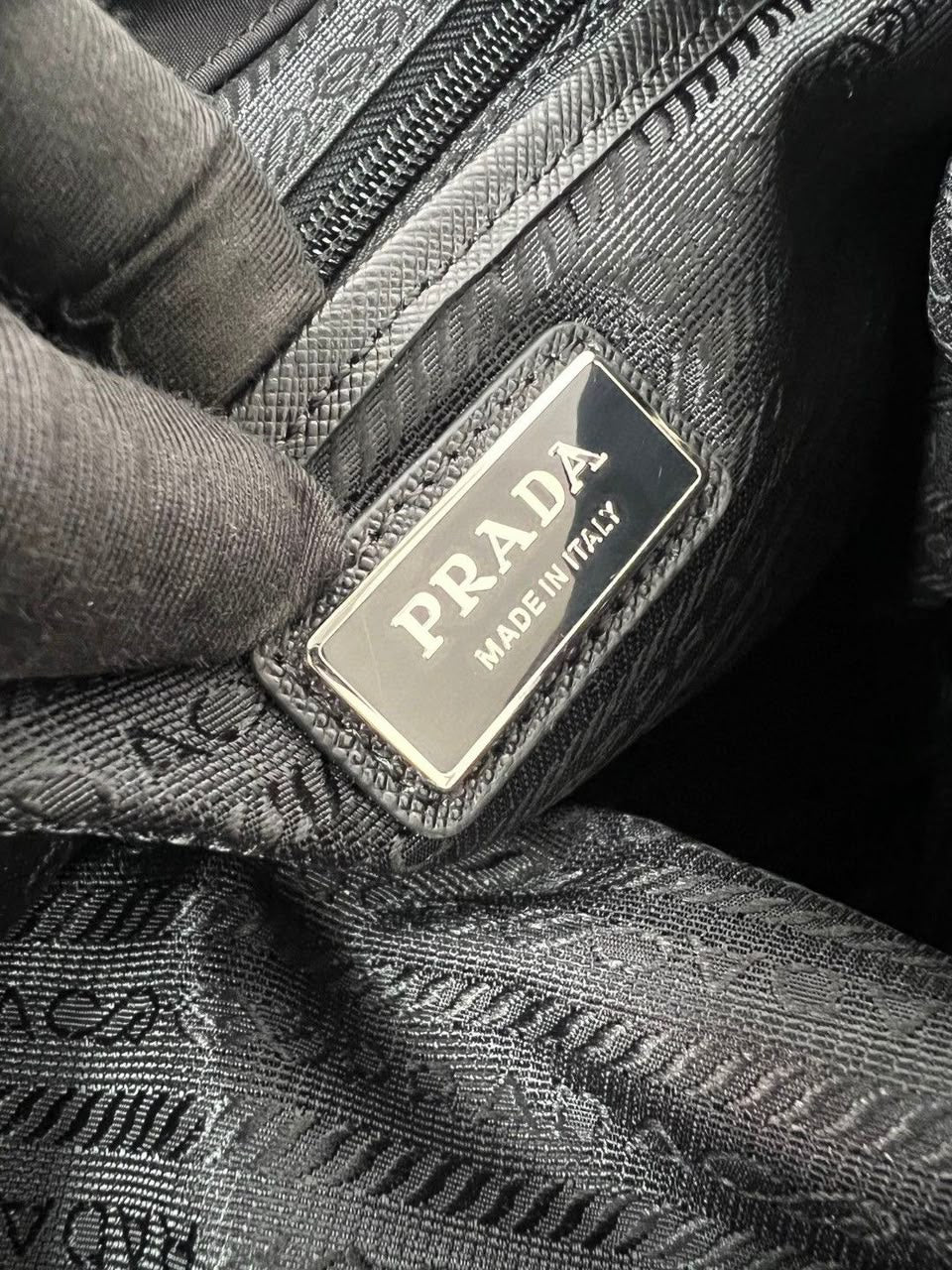 Mochila Prada Re-Nylon Black .