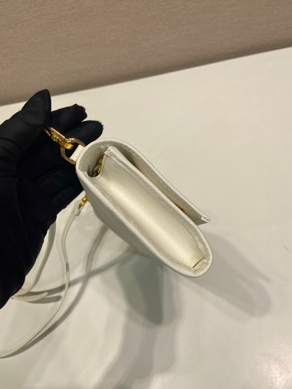 Carteira Prada Saffiano leather wallet with shoulder strap White .