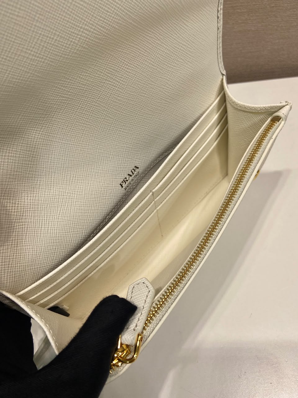 Carteira Prada Saffiano leather wallet with shoulder strap White .