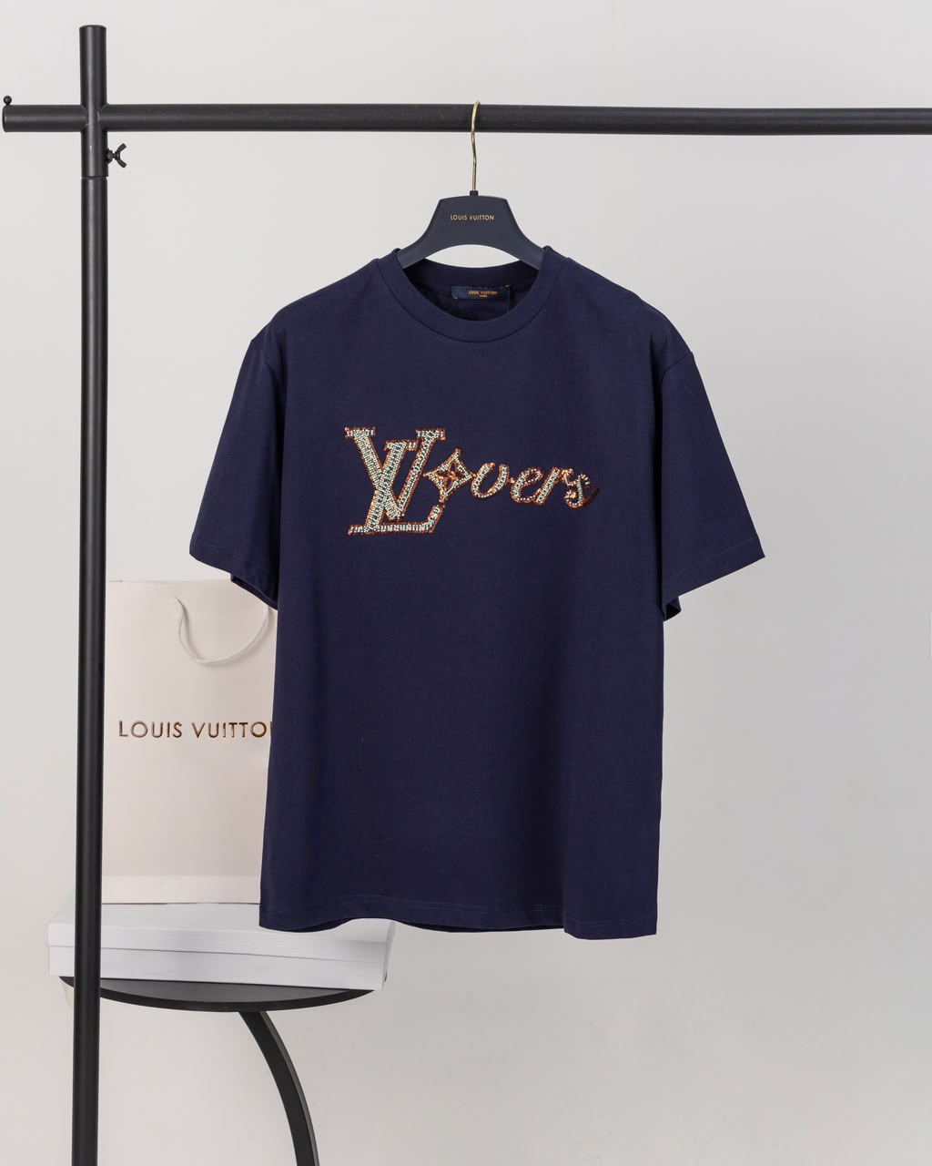 Camiseta LV Lovers Embroidered Pharrell Williams