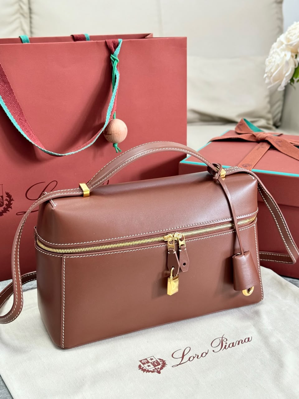 Bolsa Extra Bag L27 da Loro Piana Bon Ton Brown