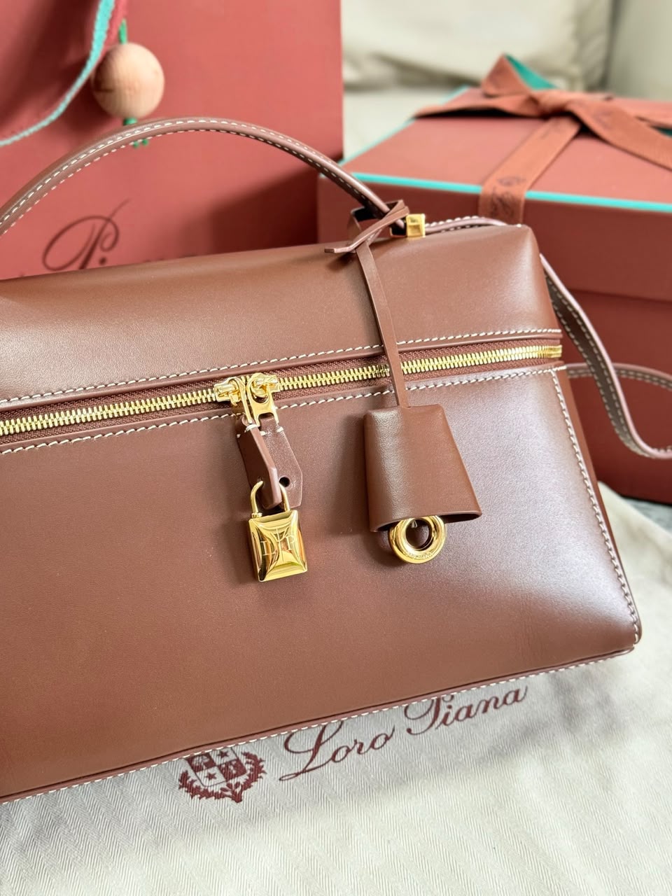 Bolsa Extra Bag L27 da Loro Piana Bon Ton Brown