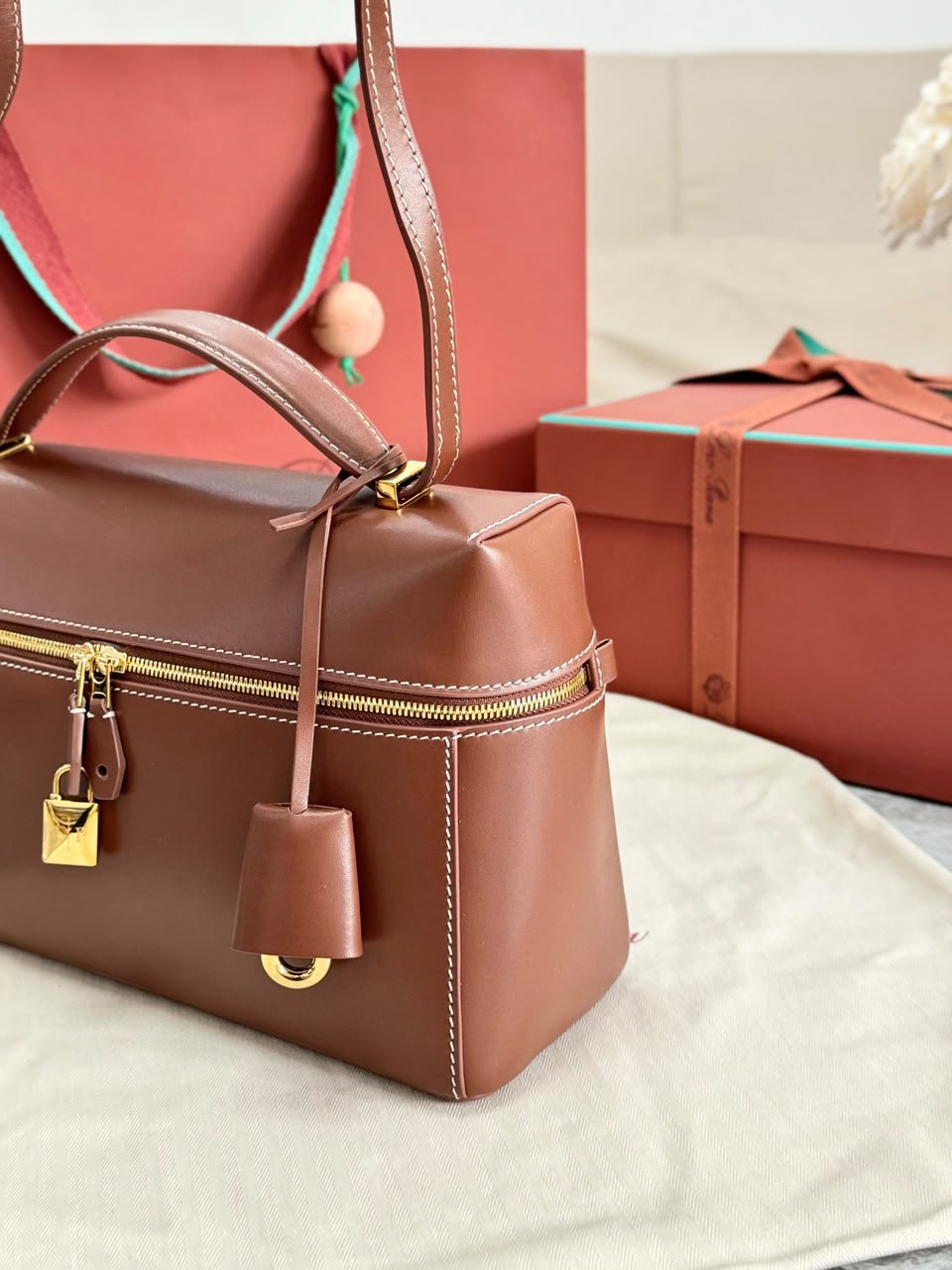 Bolsa Extra Bag L27 da Loro Piana Bon Ton Brown