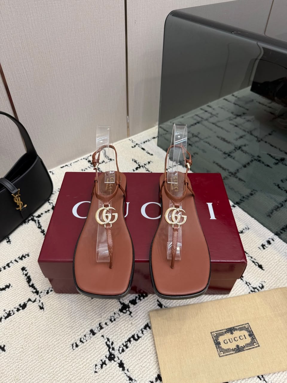 Sandalia Gucci Rasteira Marmont Leather Thong Sandal