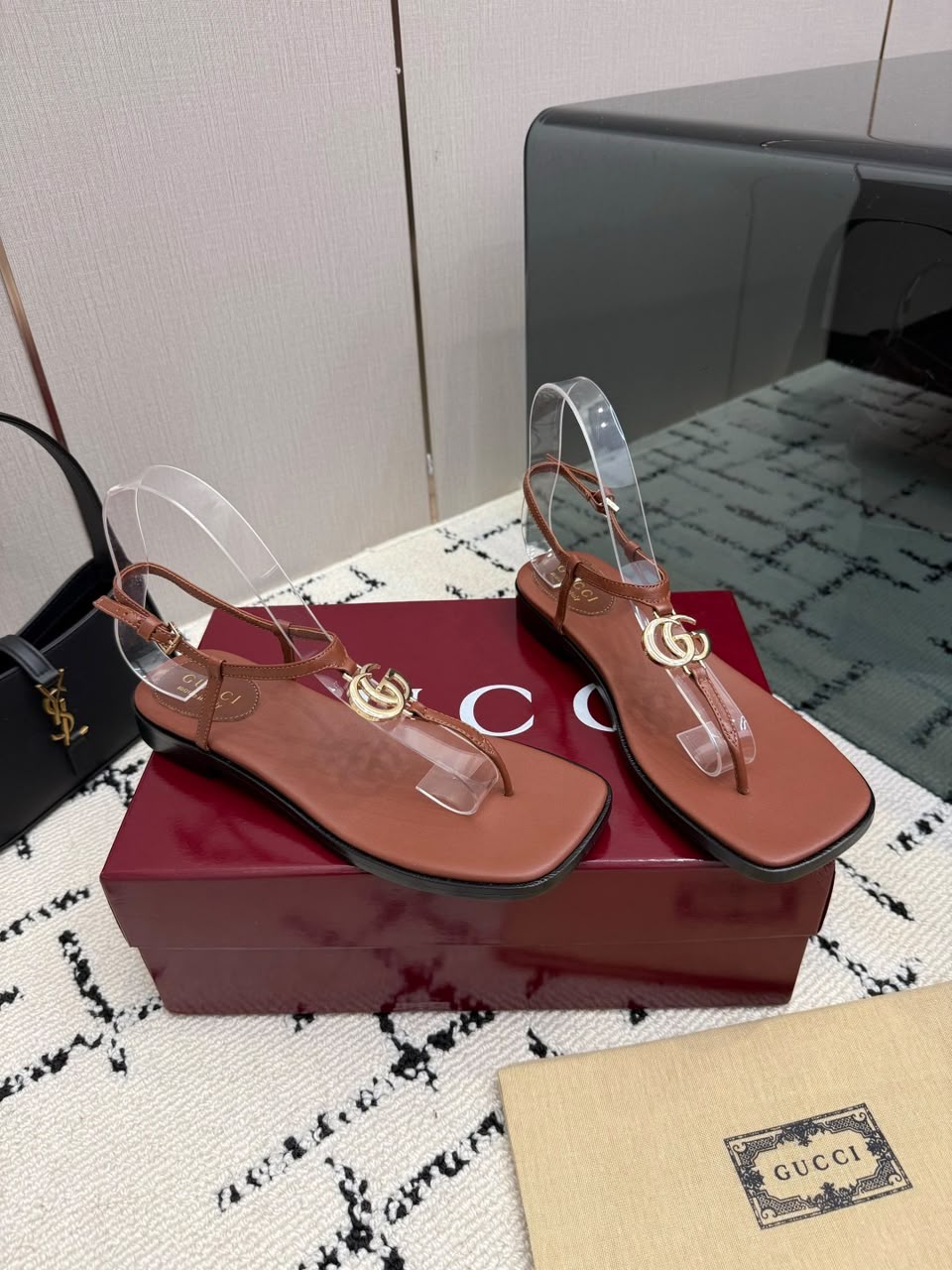 Sandalia Gucci Rasteira Marmont Leather Thong Sandal