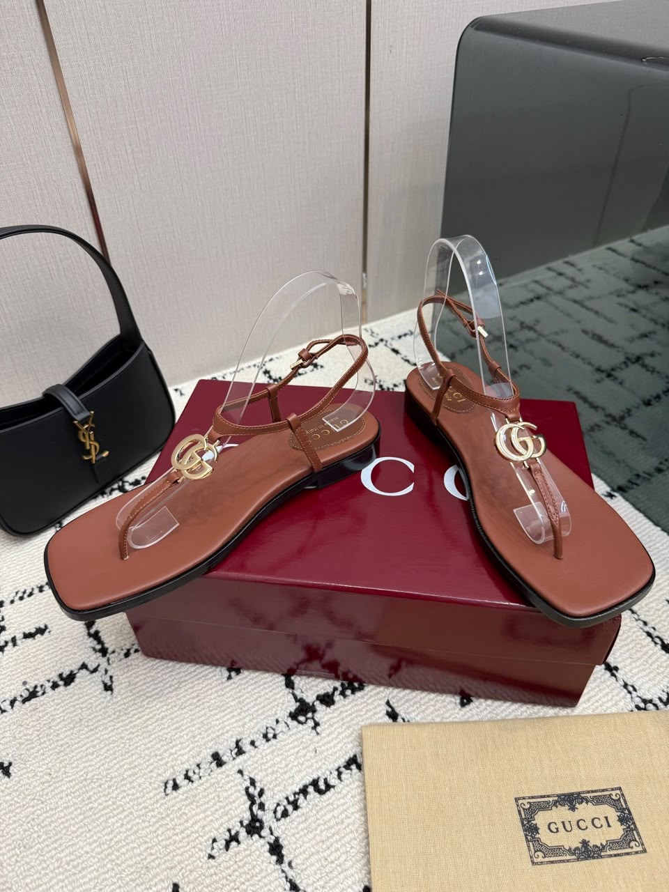 Sandalia Gucci Rasteira Marmont Leather Thong Sandal