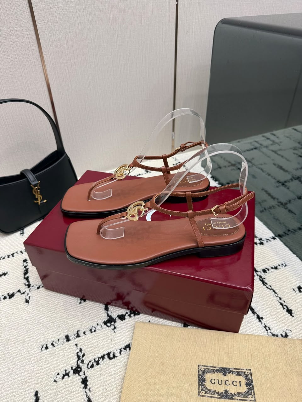 Sandalia Gucci Rasteira Marmont Leather Thong Sandal