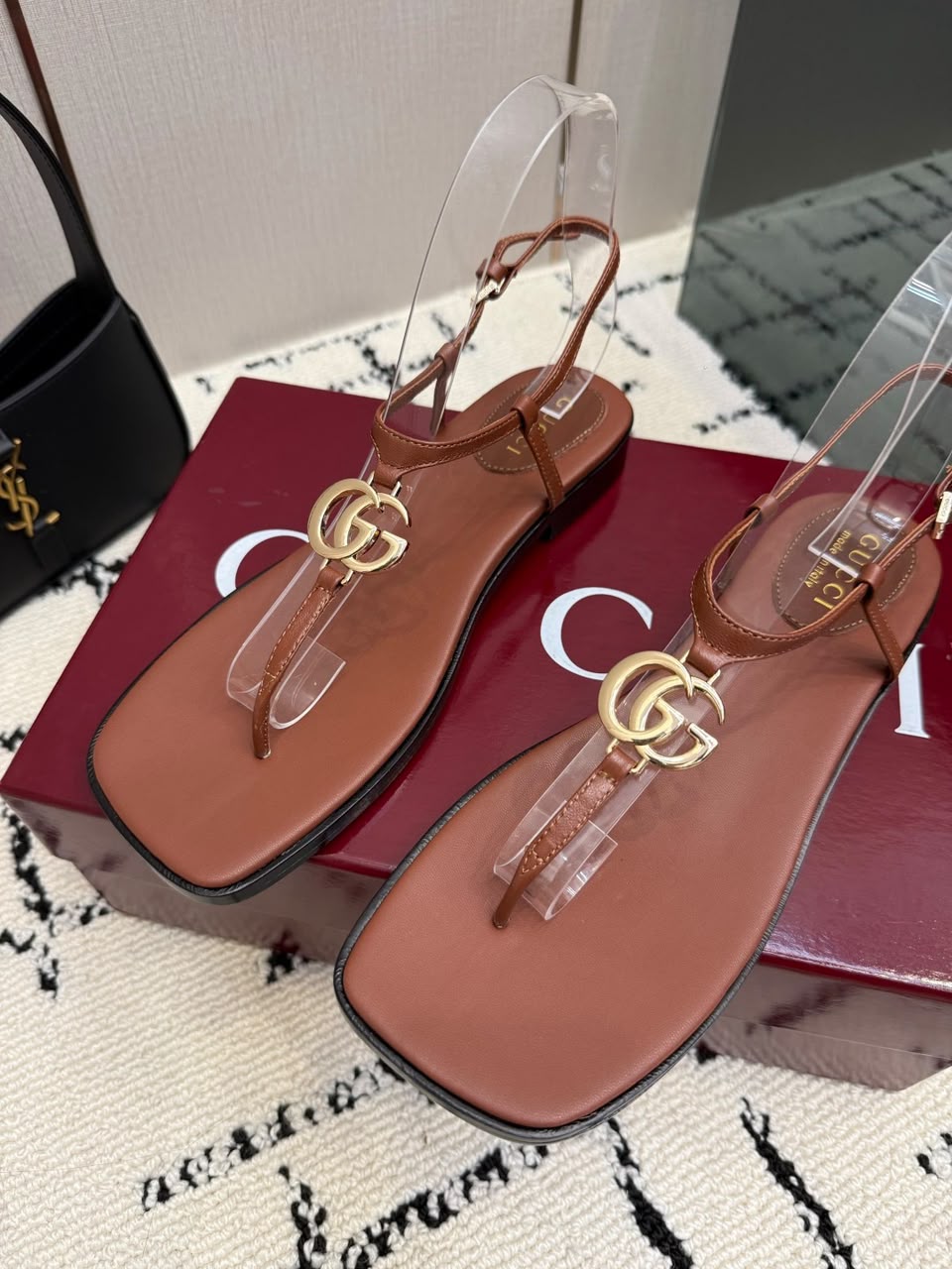 Sandalia Gucci Rasteira Marmont Leather Thong Sandal